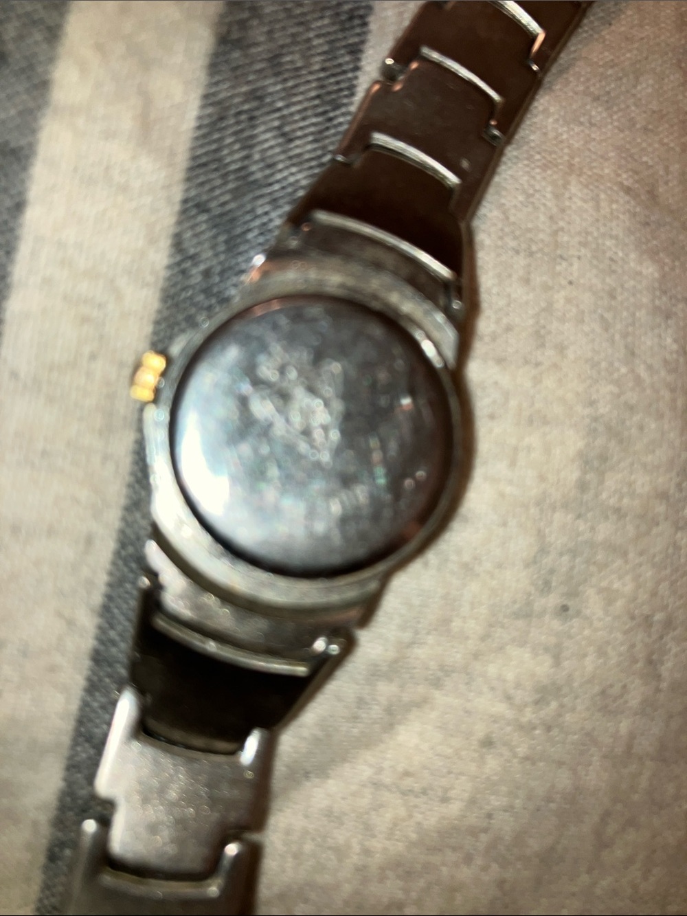 Gucci Silver and Gold Ladies Quartz Watch - Picture 9 of 12